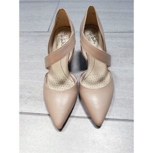 Life Stride nude pumps